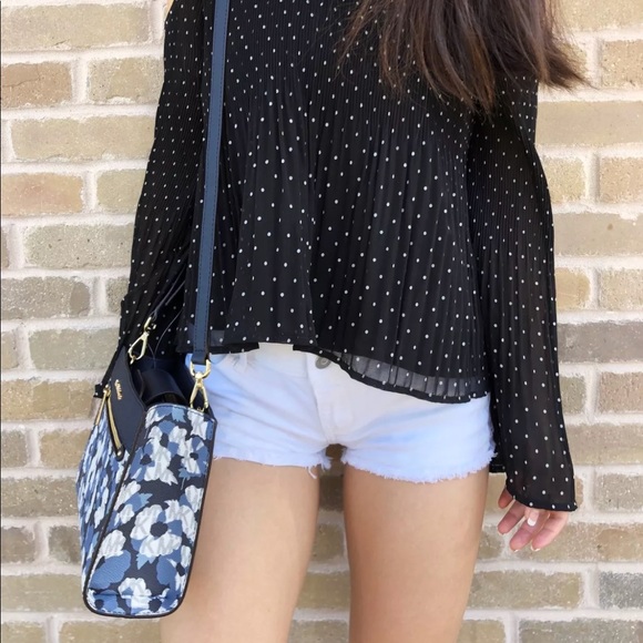 Gaby’sBags👜💕- Michael Kors Crossbody Navy Floral - Picture 3 of 8